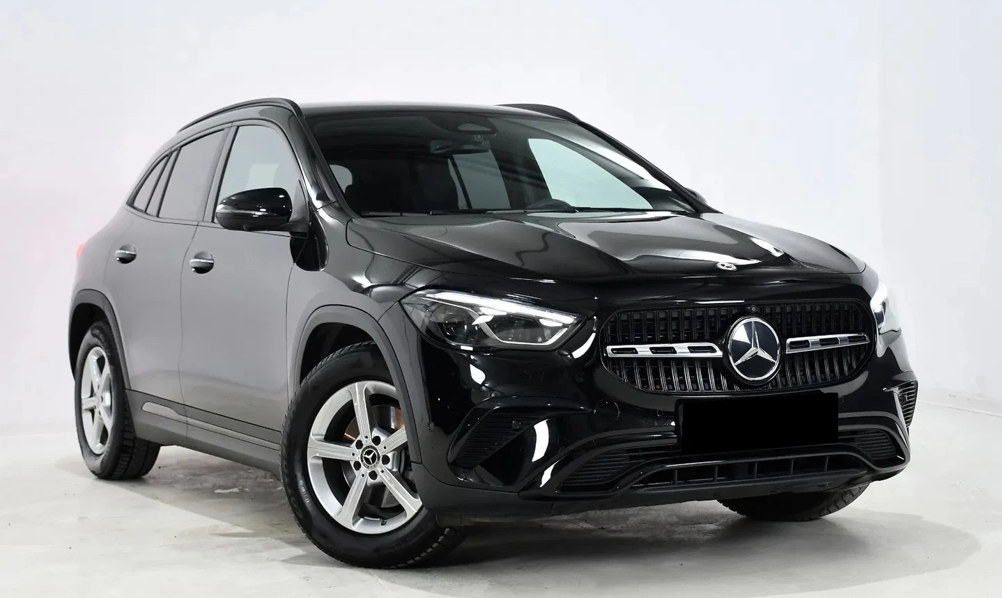 Mercedes-Benz GLA 180, снимка 2 - Автомобили и джипове - 54022752