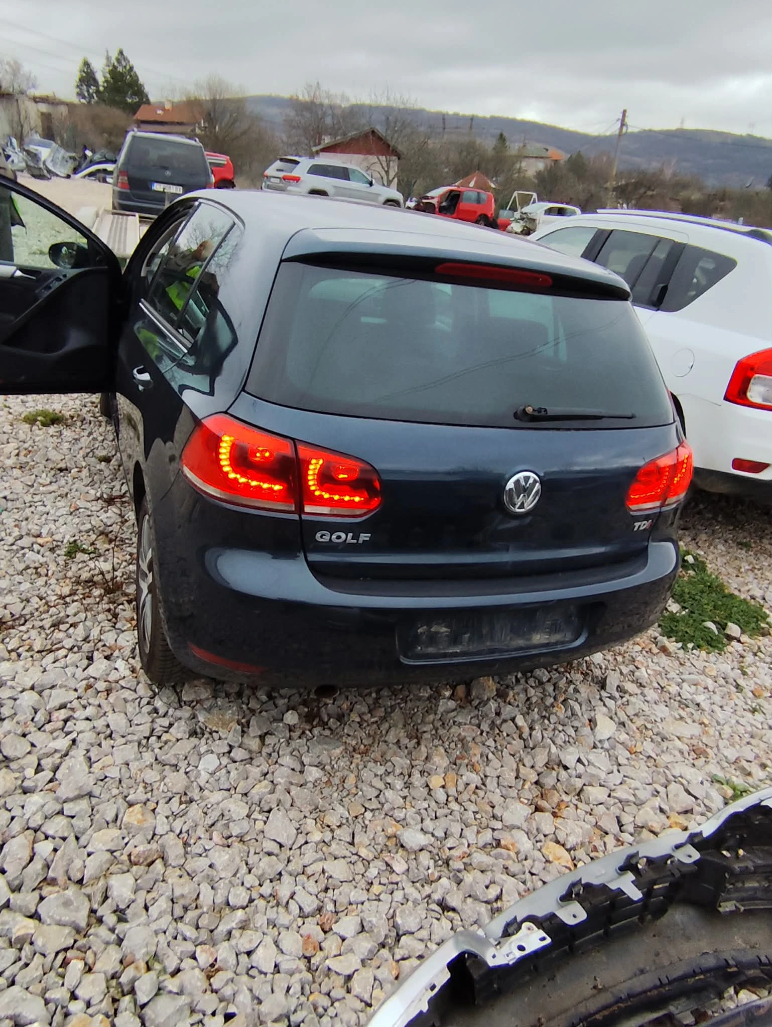 VW Golf 1.6 TDI, снимка 8 - Автомобили и джипове - 54033088