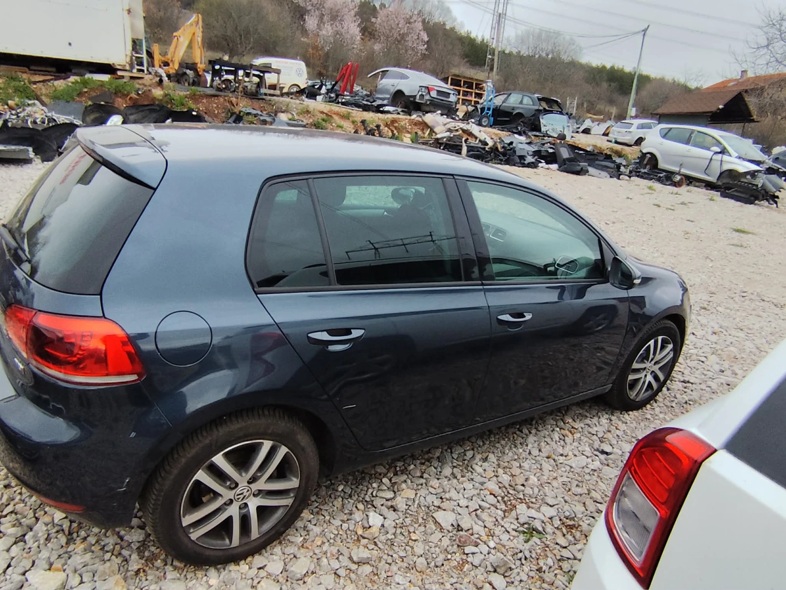 VW Golf 1.6 TDI, снимка 6 - Автомобили и джипове - 54033088