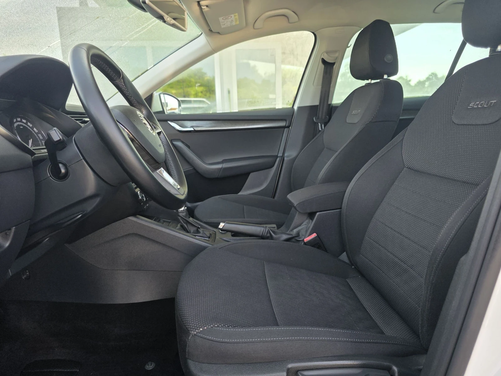 Skoda Octavia Scout DSG 4x4 Navi, снимка 15 - Автомобили и джипове - 54799771