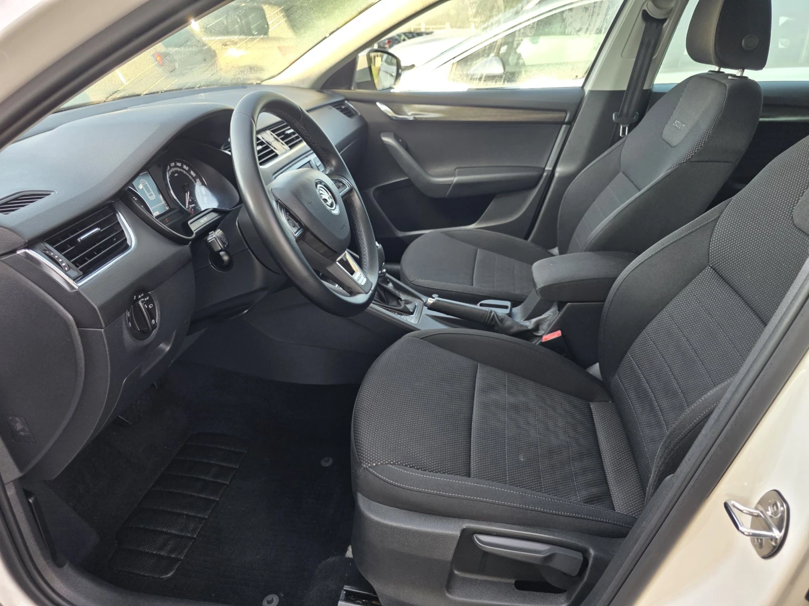 Skoda Octavia Scout DSG 4x4 Navi, снимка 14 - Автомобили и джипове - 54799771