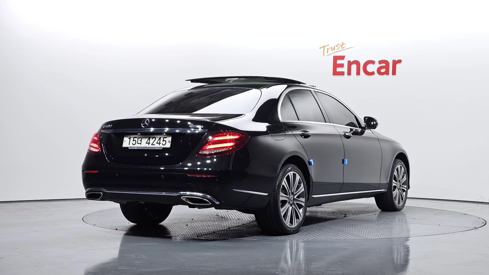 Mercedes-Benz E 400 3.0 4MATIC, Distronic, HeadUP, 360-к., Обдухване., снимка 2 - Автомобили и джипове - 54870814