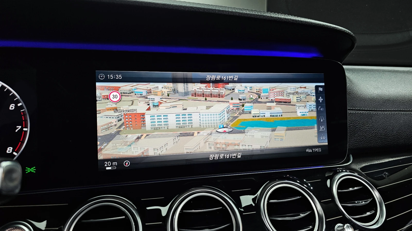 Mercedes-Benz E 400 3.0 4MATIC, Distronic, HeadUP, 360-к., Обдухване., снимка 13 - Автомобили и джипове - 54870814