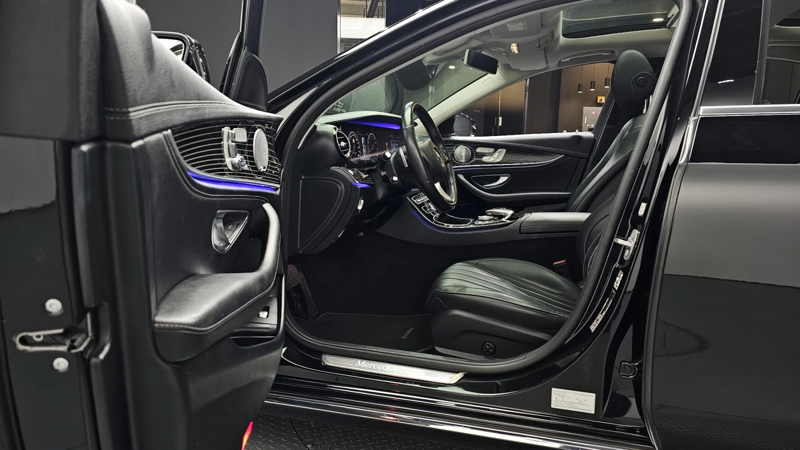 Mercedes-Benz E 400 3.0 4MATIC, Distronic, HeadUP, 360-к., Обдухване., снимка 9 - Автомобили и джипове - 54870814