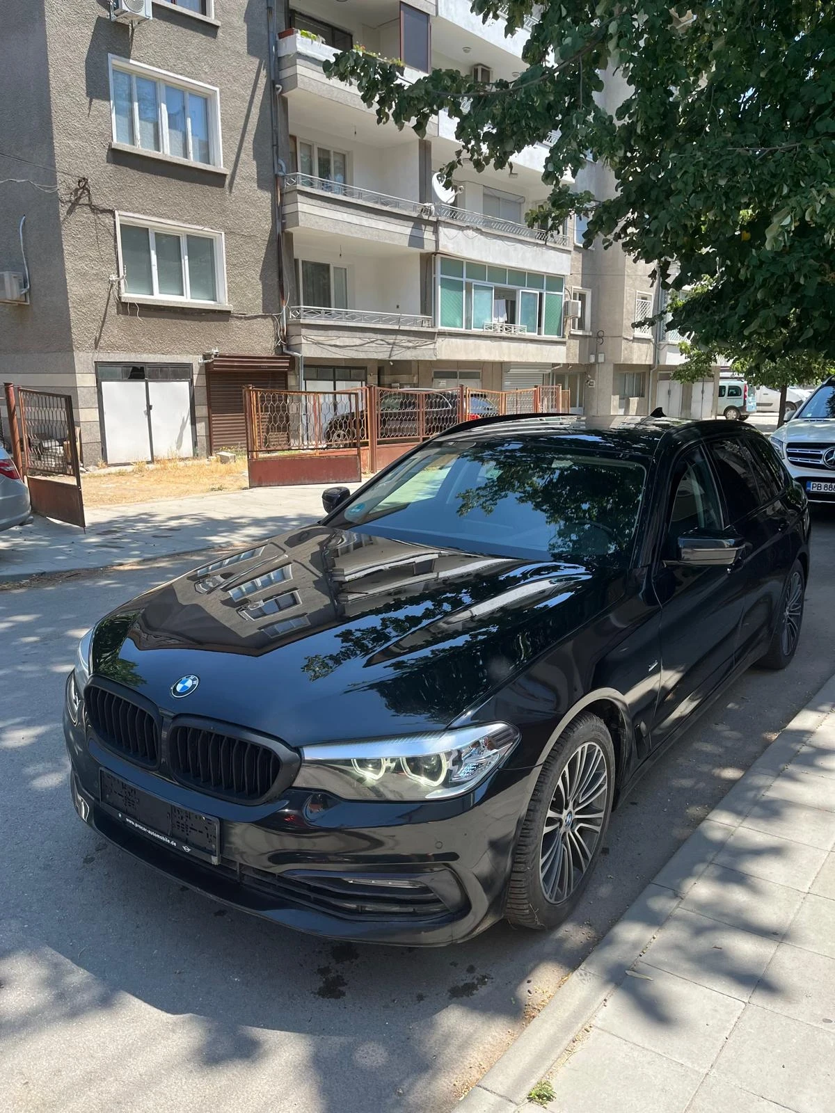 BMW 520 G31 Xdrive, снимка 2 - Автомобили и джипове - 55242609