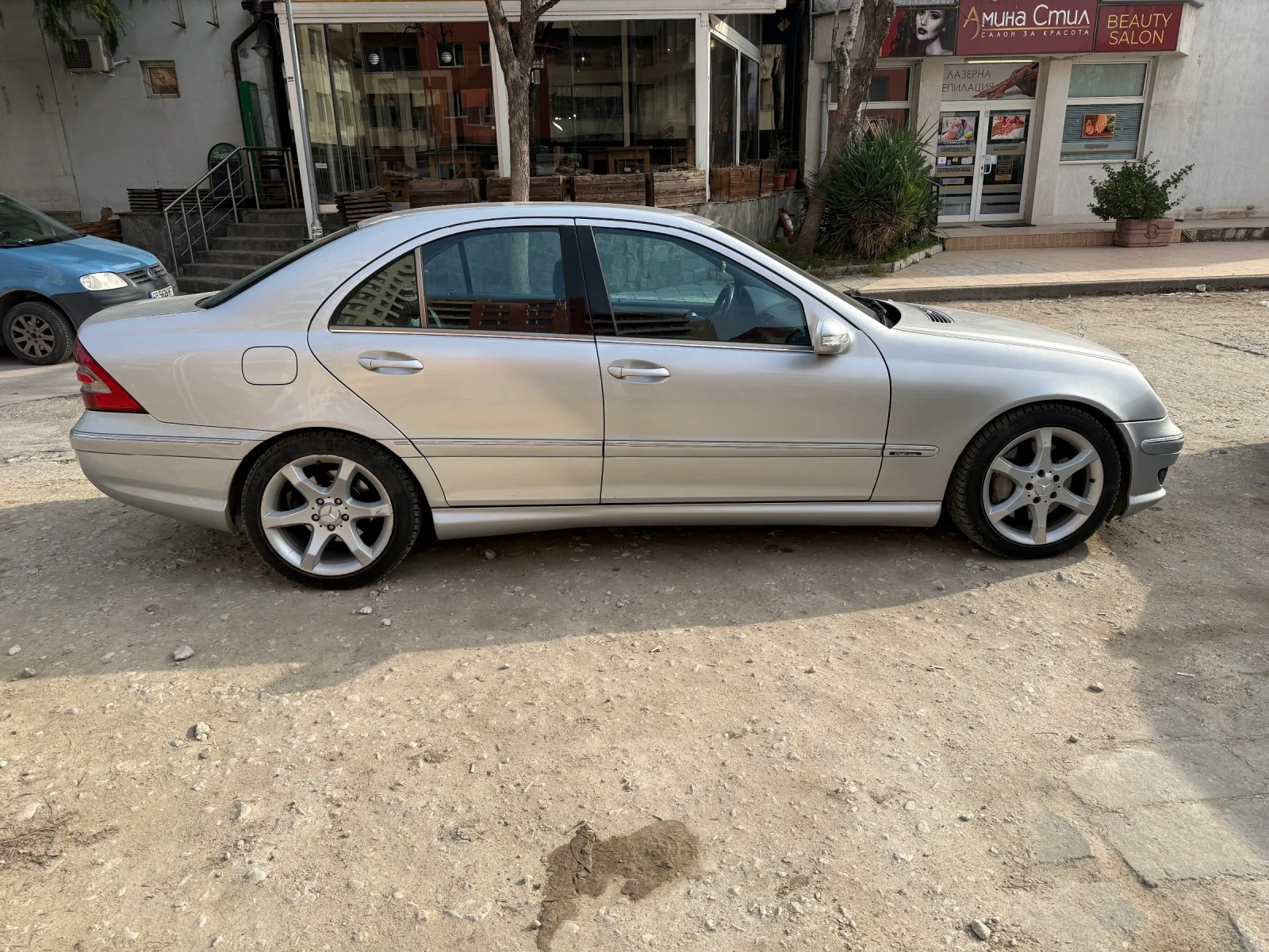Mercedes-Benz C 220, снимка 2 - Автомобили и джипове - 55617031