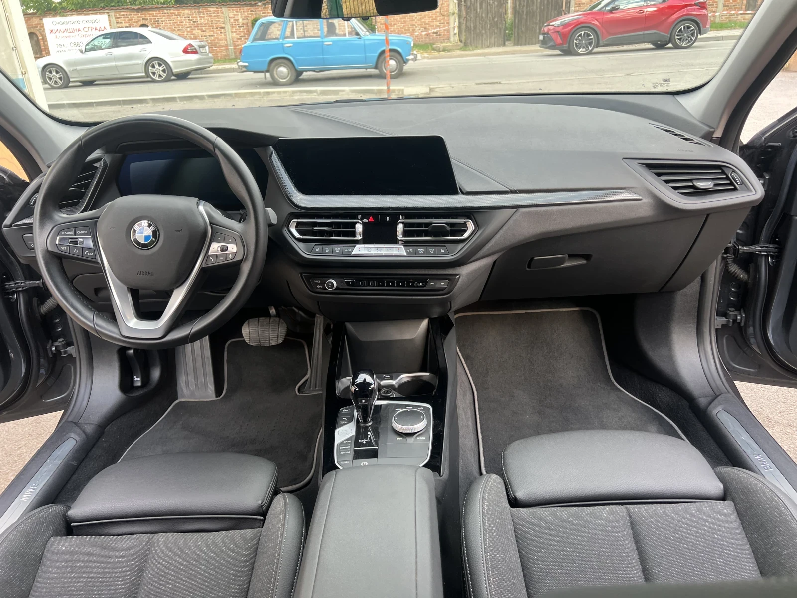 BMW 118 i / Автомат / 2 комплекта гуми и джанти / Обслужен, снимка 8 - Автомобили и джипове - 55824254