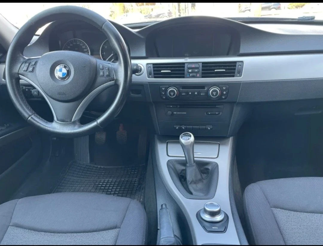 BMW 318 E91, снимка 14 - Автомобили и джипове - 56103644