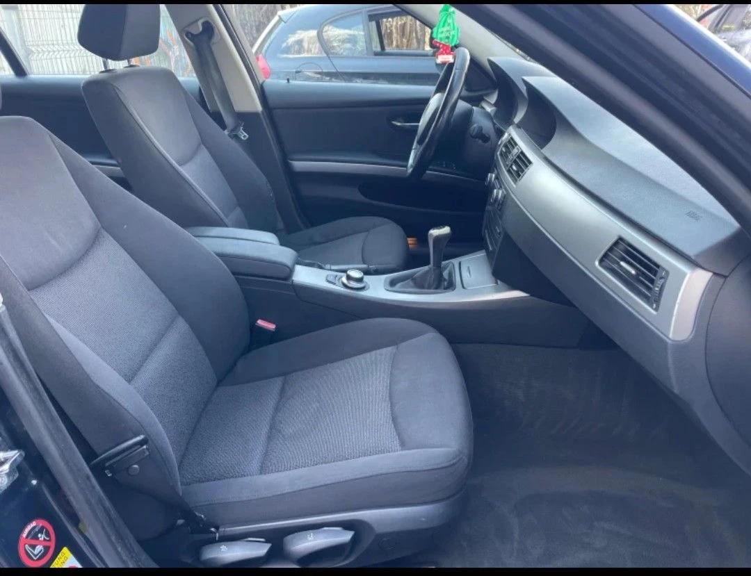 BMW 318 E91, снимка 16 - Автомобили и джипове - 56103644