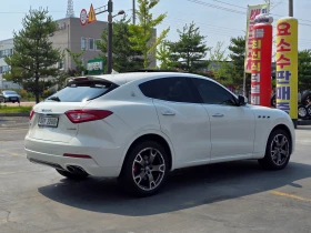 Maserati Levante 3.0* BLIND SPOT* ЕЛ. БАГАЖНИК* ЛЮК* КРАЙНА ЦЕНА, снимка 2