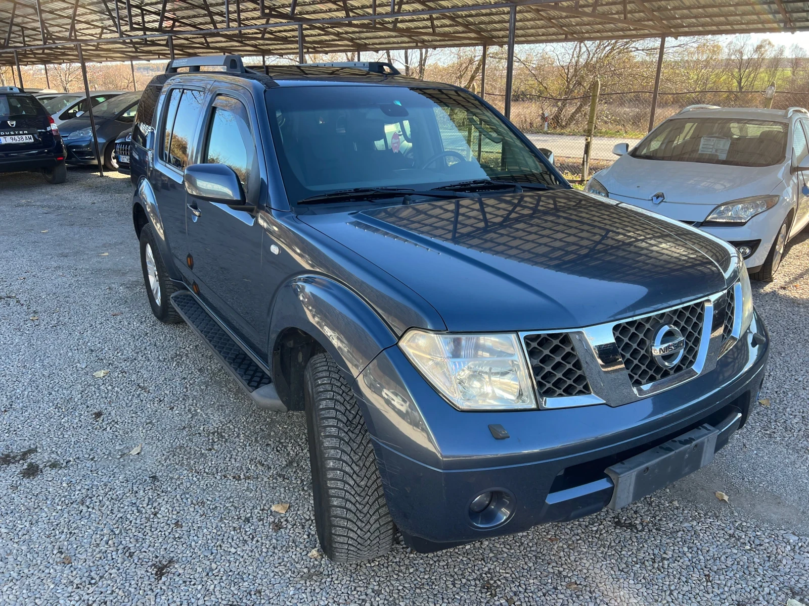 Nissan Pathfinder 2.5DCI-KEYLESS-HEATEDSEATS-MEMORY-NAVI - изображение 2