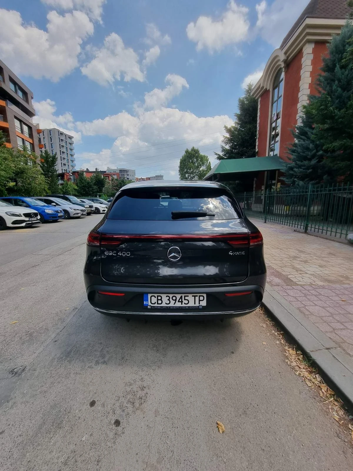 Mercedes-Benz EQC AMG - изображение 4