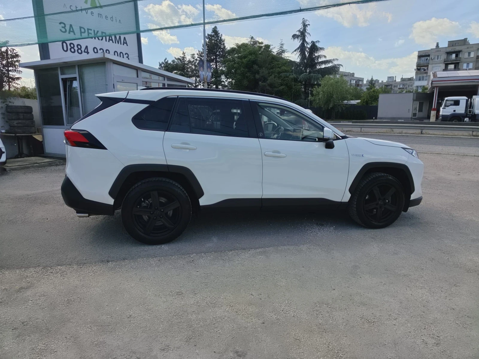 Toyota Rav4 HYBRID* 4x4* ЕВРОПЕЙСКИ* Сервизна книжка, снимка 5 - Автомобили и джипове - 54715084