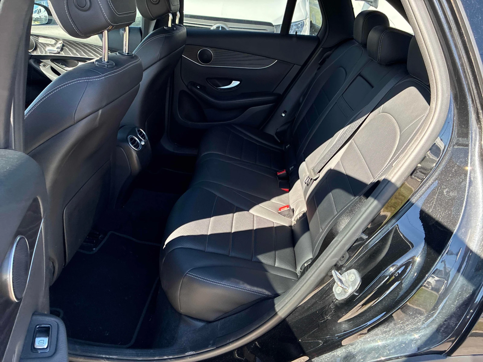 Mercedes-Benz GLC 300 * CARFAX * БЕЗ ПЪРВОНАЧАЛНА ВНОСКА, снимка 17 - Автомобили и джипове - 56134933