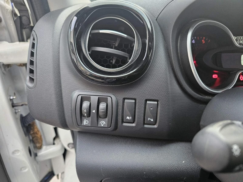 Renault Trafic 1.6 dCi 95, снимка 10 - Бусове и автобуси - 53200879