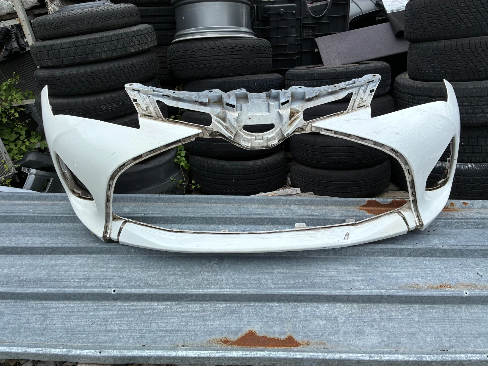 Предна броня Toyota Yaris. Тойота Ярис. 14-17г. Оригинална. 