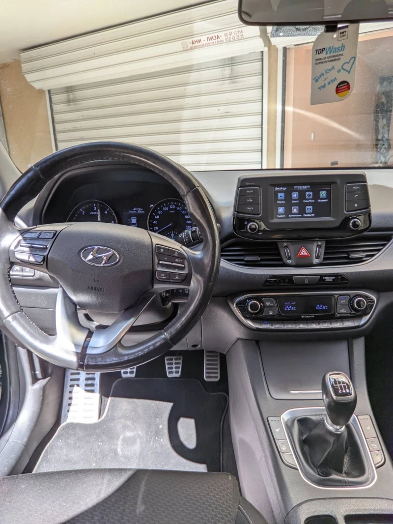 Hyundai I30 1.6 136hp LaneKeepingDis#Подгрев волан/Седалки, снимка 6 - Автомобили и джипове - 47320202