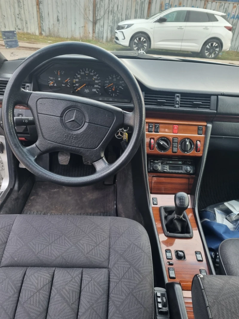 Mercedes-Benz 124 Е250 дизел , снимка 9 - Автомобили и джипове - 48269563