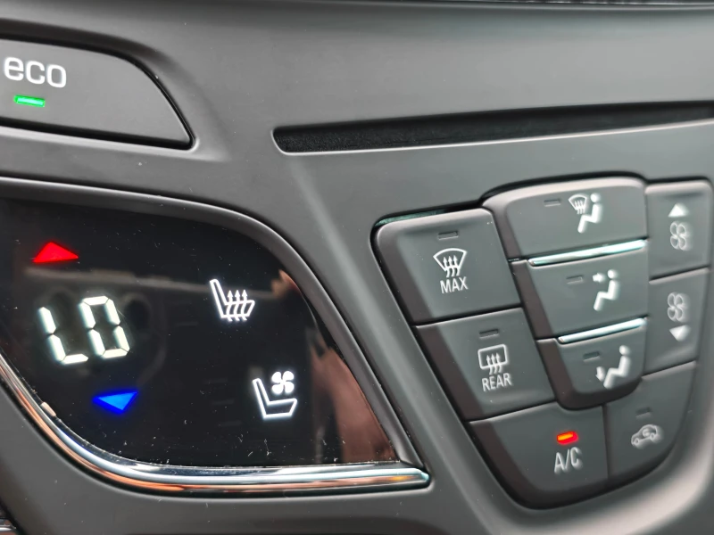 Opel Insignia Sport 2.0TDCi/Bi-turbo/Navi/Кожа/Лизинг/Германия, снимка 9 - Автомобили и джипове - 51909251