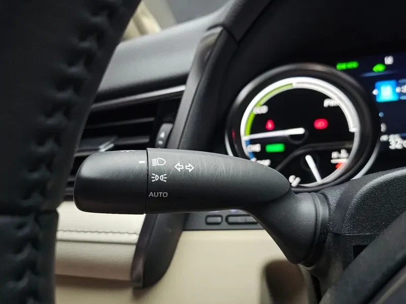 Toyota Camry Xv70) 2.5 Xle Hybrid, снимка 16 - Автомобили и джипове - 56289419