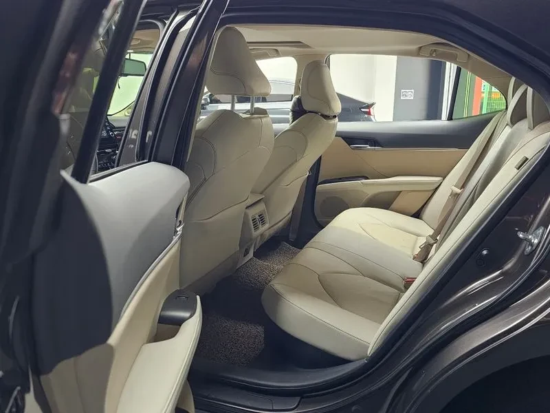 Toyota Camry Xv70) 2.5 Xle Hybrid, снимка 11 - Автомобили и джипове - 56289419