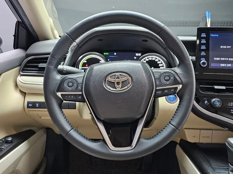 Toyota Camry Xv70) 2.5 Xle Hybrid, снимка 13 - Автомобили и джипове - 56289419