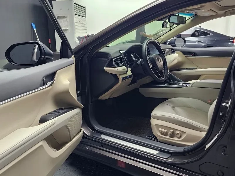 Toyota Camry Xv70) 2.5 Xle Hybrid, снимка 10 - Автомобили и джипове - 56289419