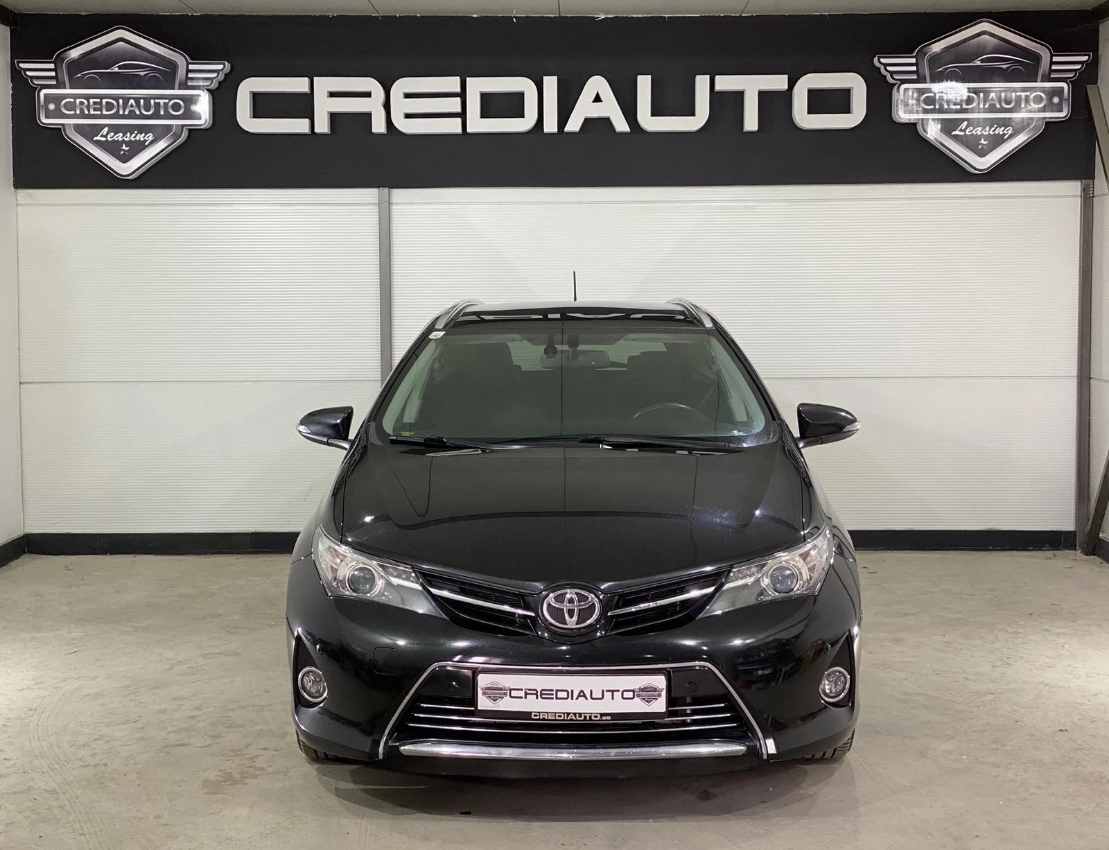 Toyota Auris Touring Sport 1.33 dVVT - изображение 2