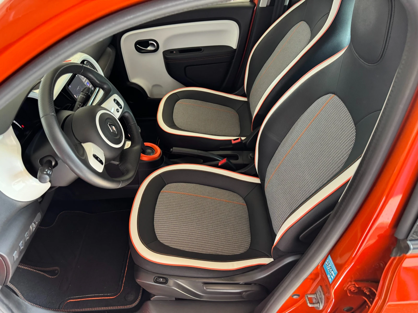 Renault Twingo 60KW* ПЪЛНА СЕРВИЗНА ИСТОРИЯ С ВАЛИДНА ГАРАНЦИЯ - изображение 8