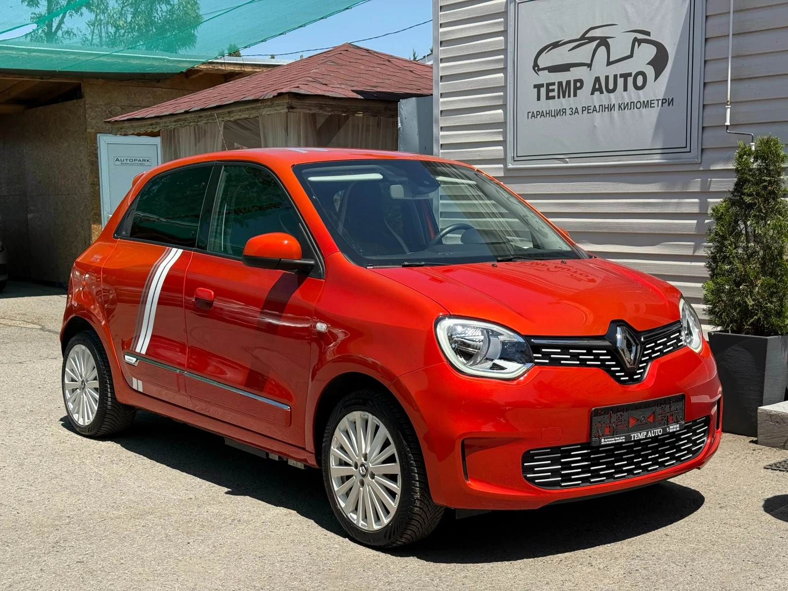 Renault Twingo 60KW* ПЪЛНА СЕРВИЗНА ИСТОРИЯ С ВАЛИДНА ГАРАНЦИЯ - изображение 3