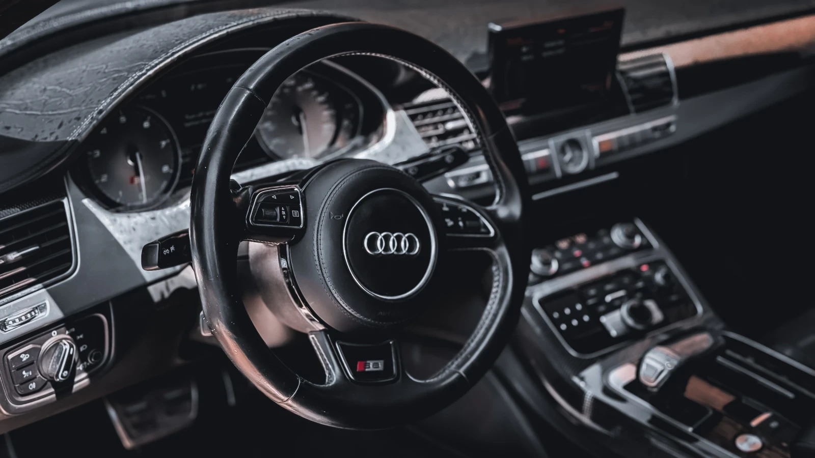 Audi S8  - изображение 8