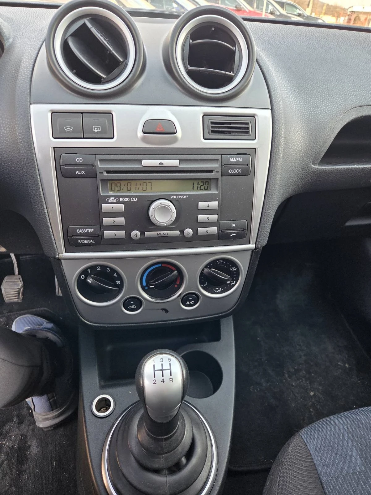 Ford Fiesta 1.3куб.75к.с. 2007г. Бензин , снимка 6 - Автомобили и джипове - 53738631