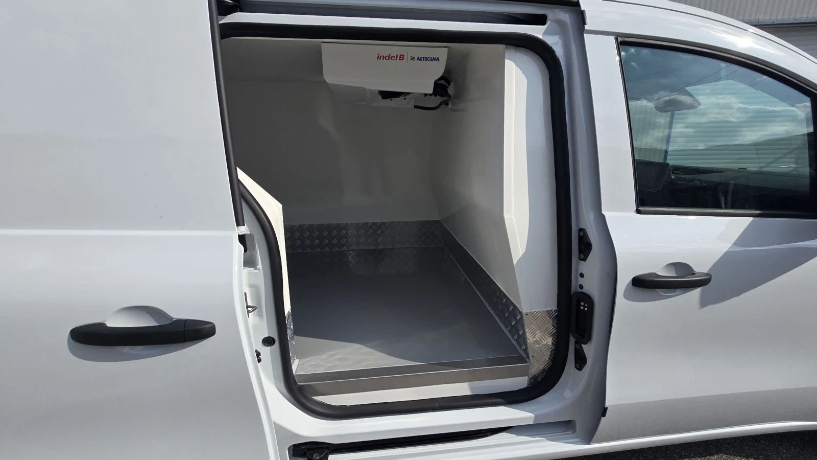 Renault Kangoo E-TECH EV45 22KW , снимка 11 - Автомобили и джипове - 53931295