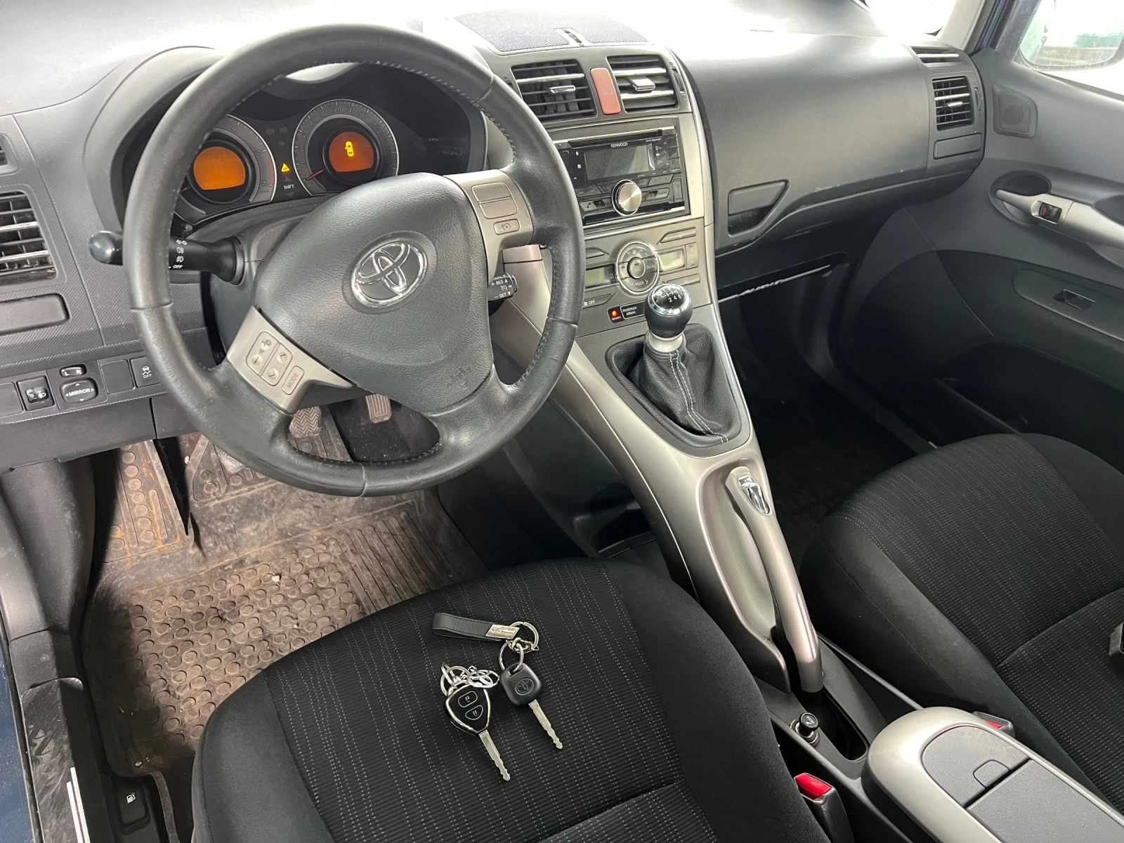 Toyota Auris 2.0 d-4d, снимка 5 - Автомобили и джипове - 53935780