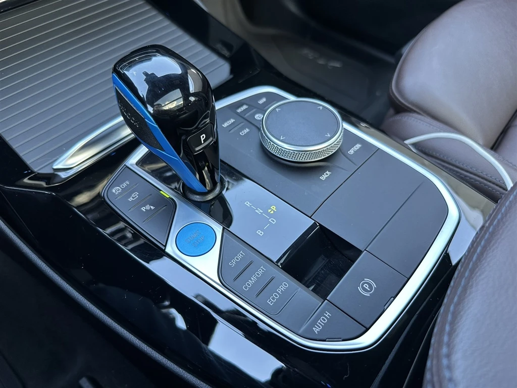 BMW iX3, снимка 12 - Автомобили и джипове - 54305115