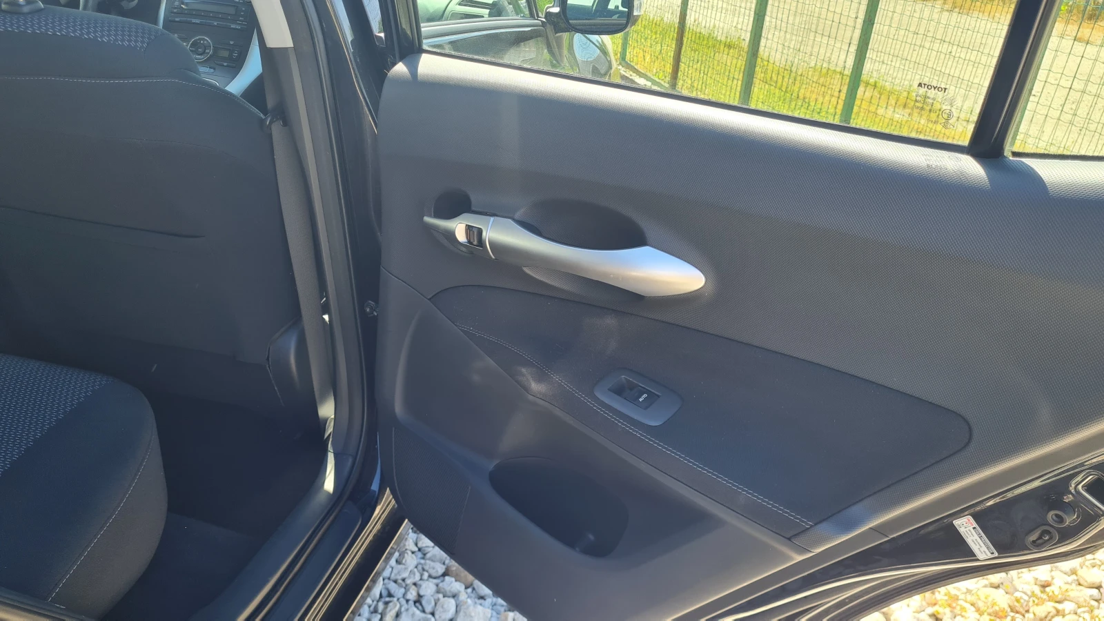 Toyota Auris 1.6i 132к.с, снимка 11 - Автомобили и джипове - 54712907