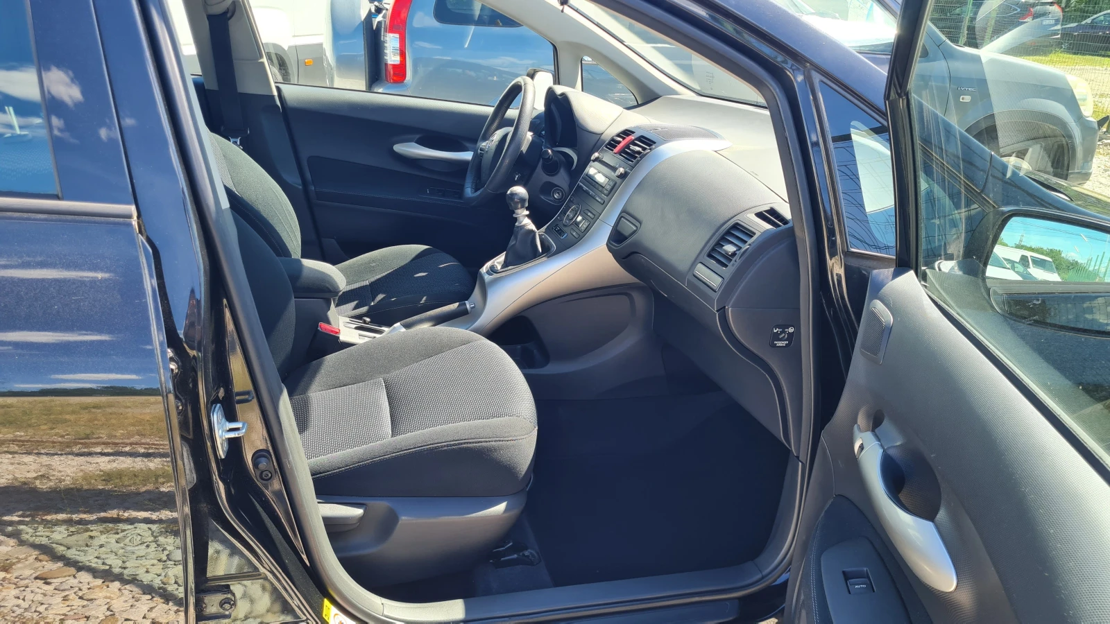 Toyota Auris 1.6i 132к.с, снимка 7 - Автомобили и джипове - 54712907