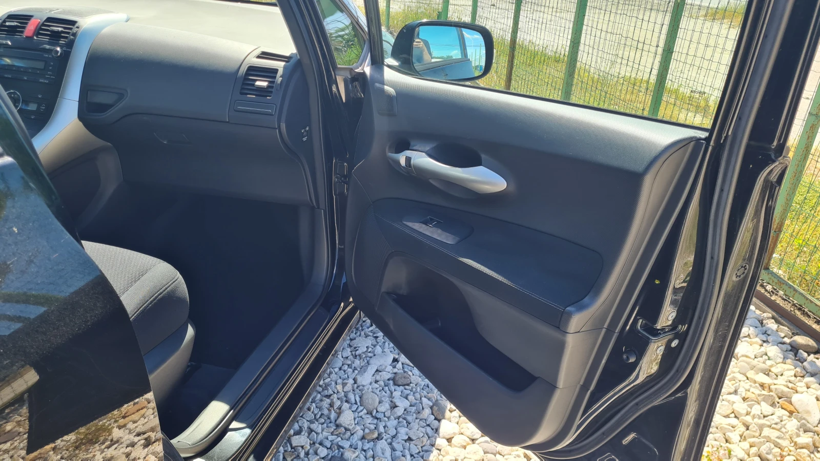 Toyota Auris 1.6i 132к.с, снимка 6 - Автомобили и джипове - 54712907