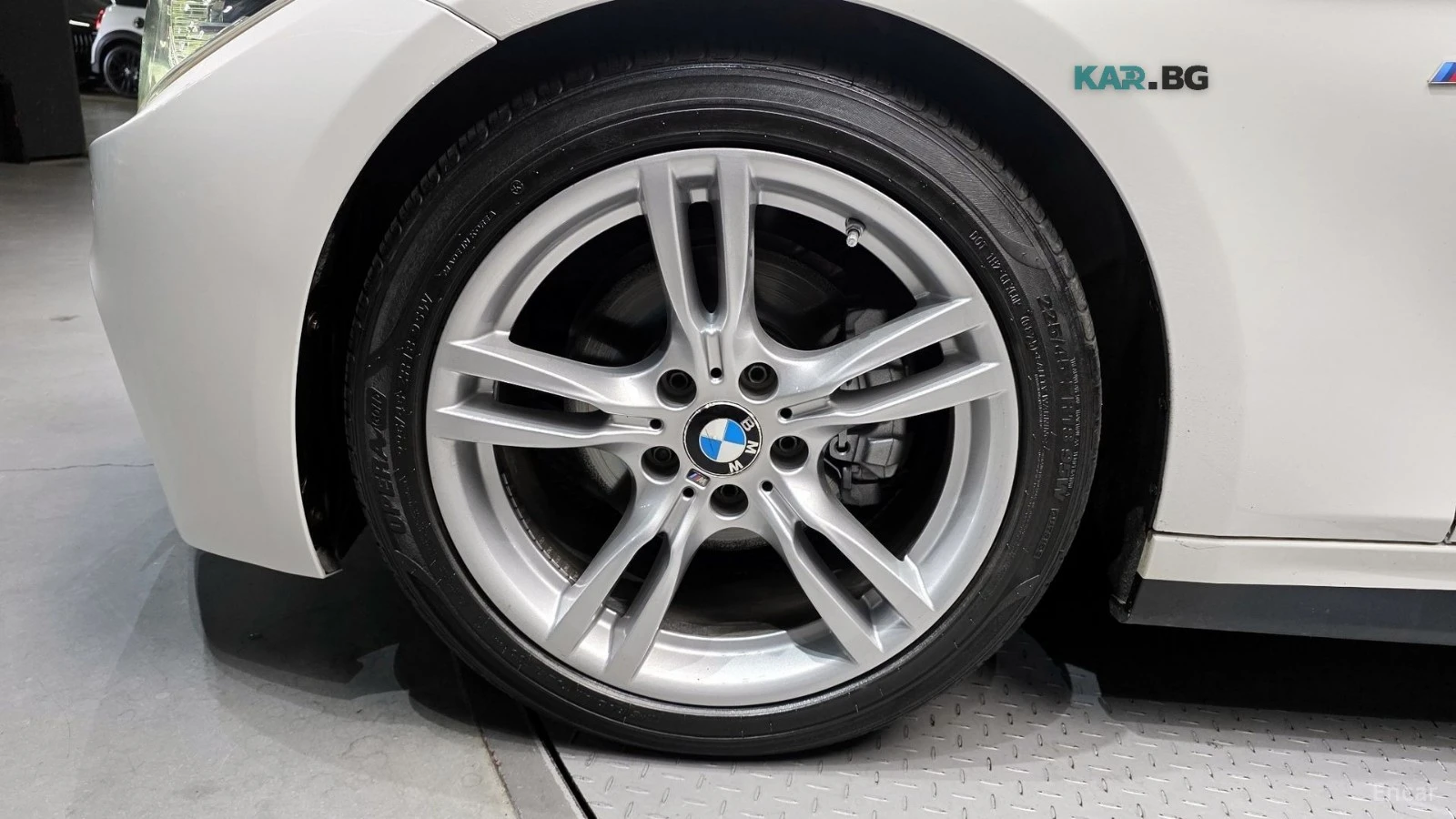 BMW 330 MSPORT* ПОДГРЕВ* КАМЕРА* ХЕДЪП* SUNROOF* KEYLESS* , снимка 16 - Автомобили и джипове - 55820648