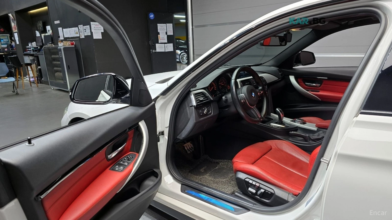 BMW 330 MSPORT* ПОДГРЕВ* КАМЕРА* ХЕДЪП* SUNROOF* KEYLESS* , снимка 8 - Автомобили и джипове - 55820648