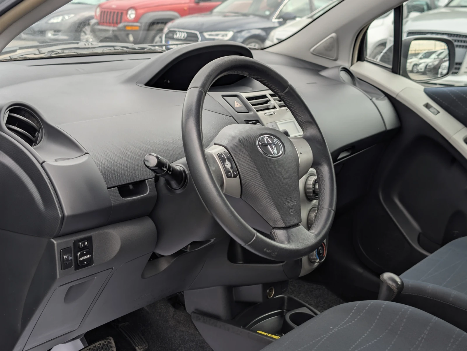Toyota Yaris 1.3i Automatic 178х.км, снимка 8 - Автомобили и джипове - 56092610