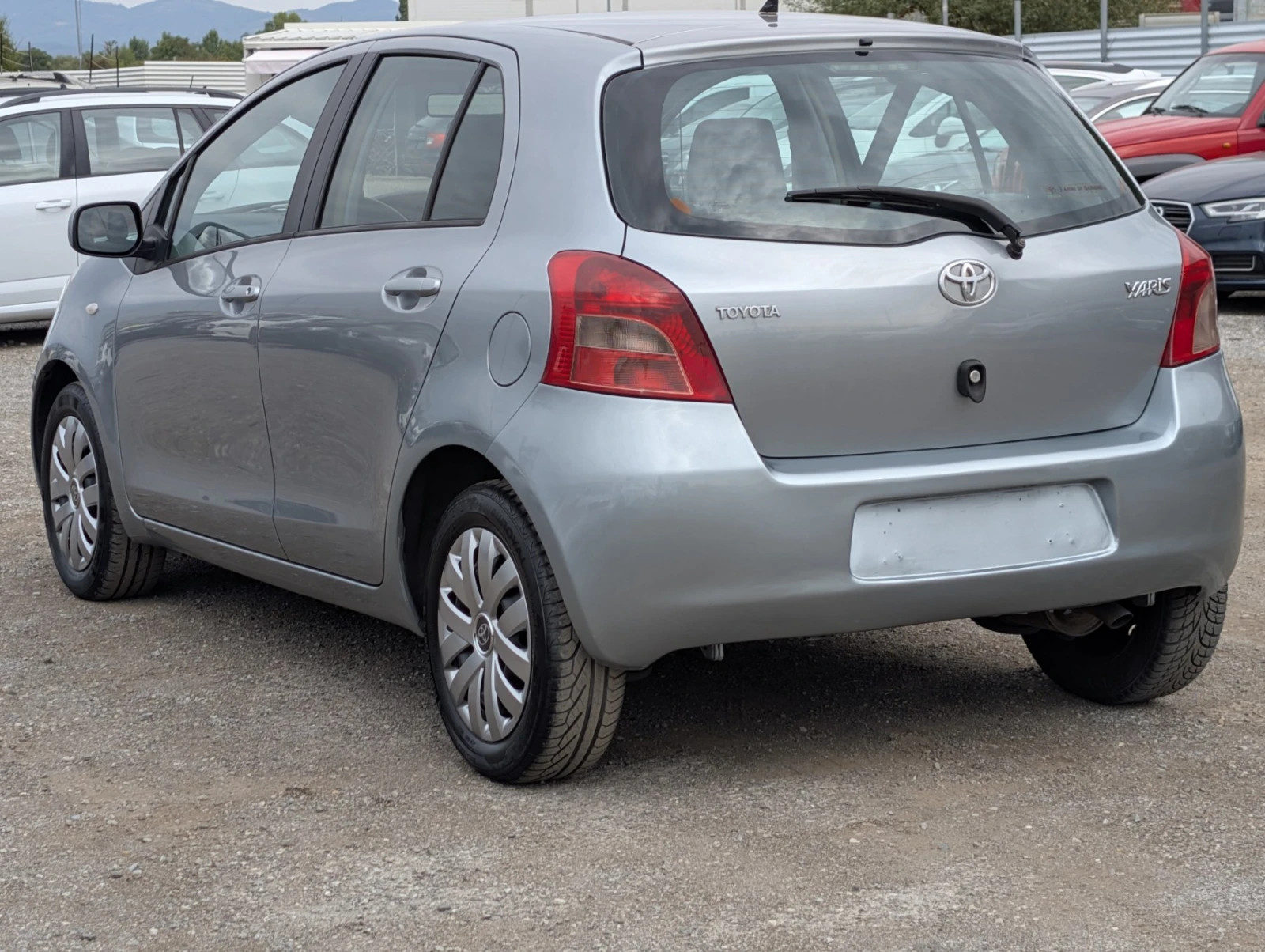 Toyota Yaris 1.3i Automatic 178х.км, снимка 3 - Автомобили и джипове - 56092610