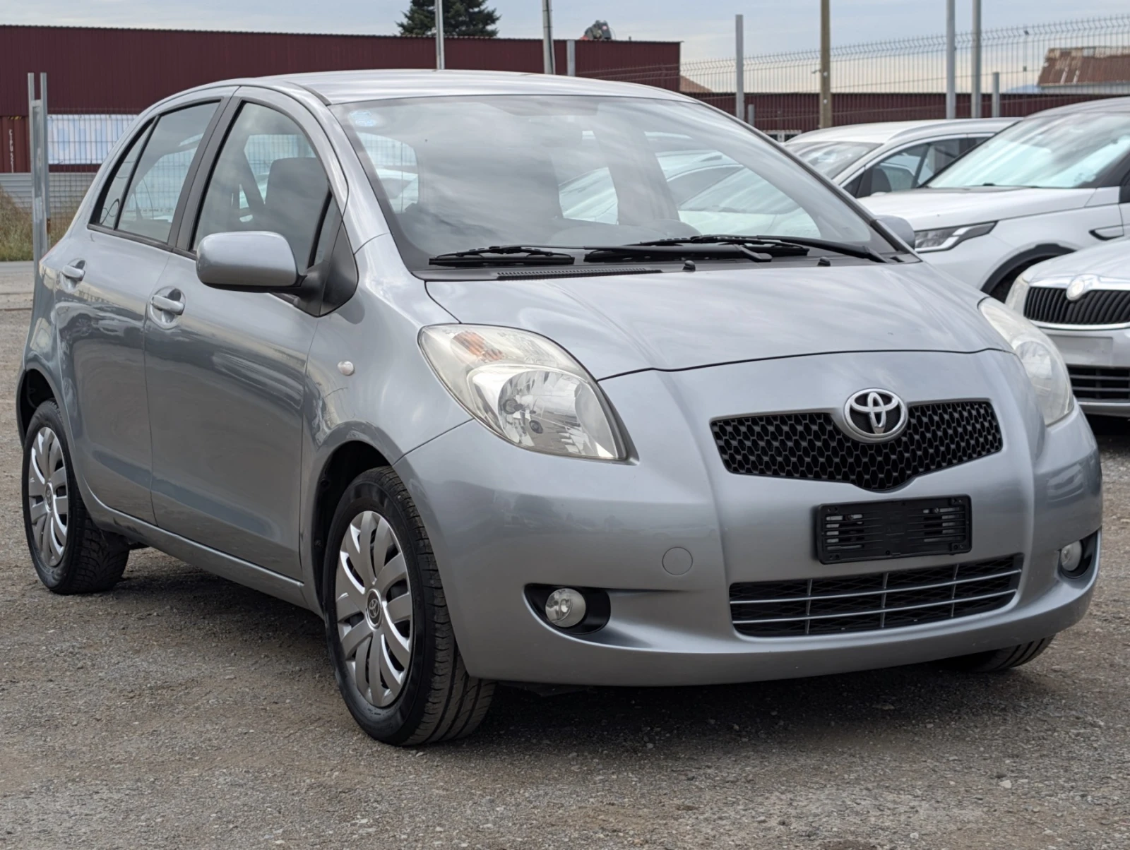 Toyota Yaris 1.3i Automatic 178х.км, снимка 6 - Автомобили и джипове - 56092610
