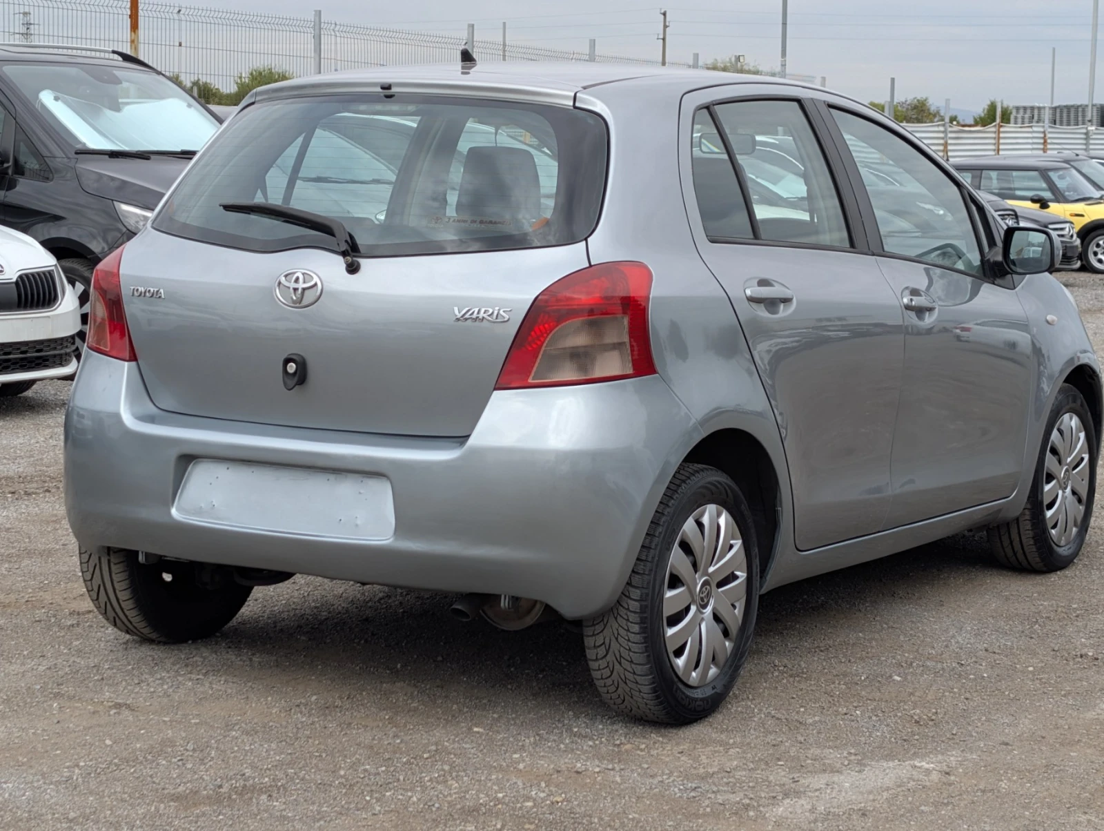 Toyota Yaris 1.3i Automatic 178х.км, снимка 4 - Автомобили и джипове - 56092610