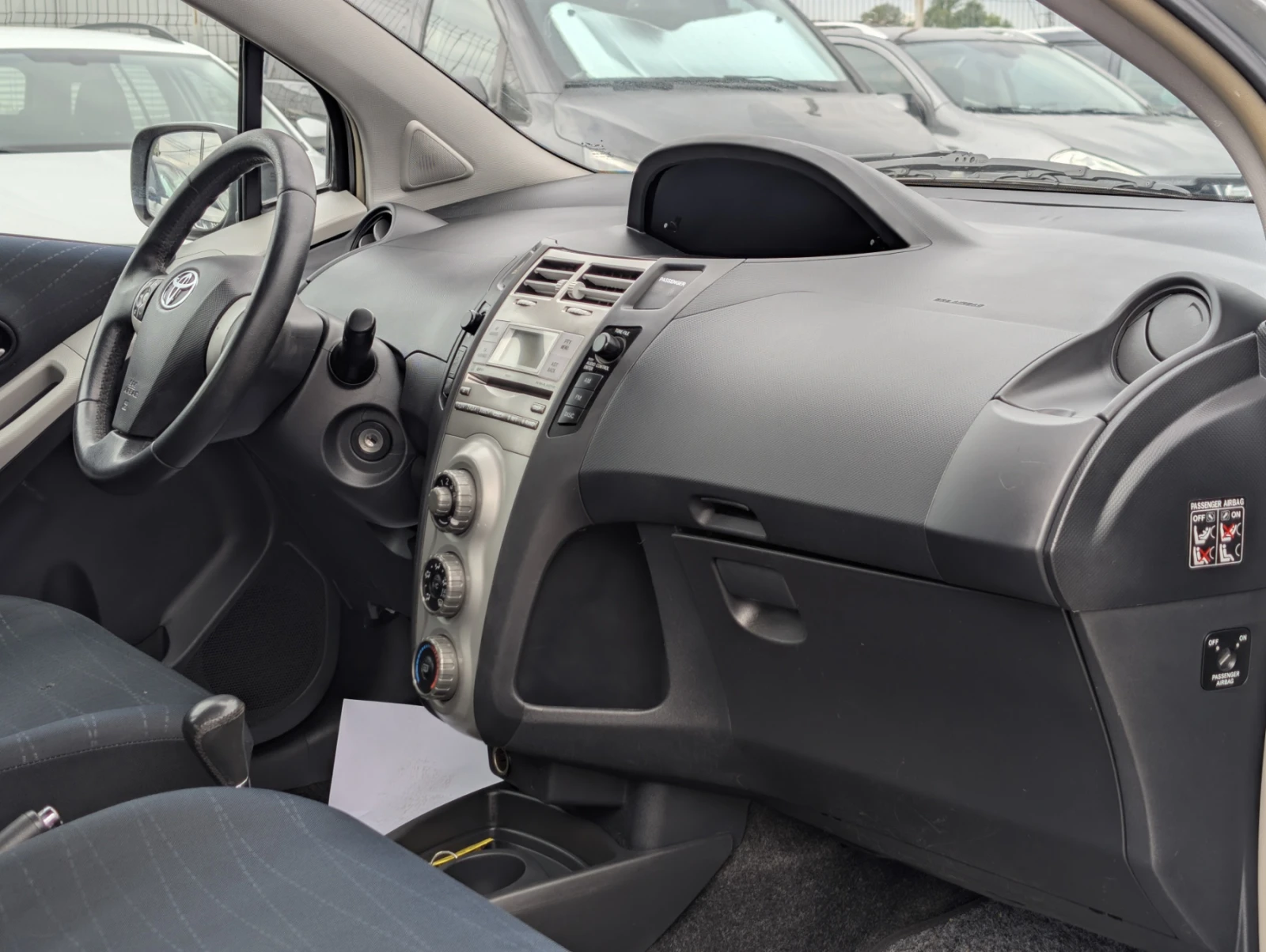 Toyota Yaris 1.3i Automatic 178х.км, снимка 9 - Автомобили и джипове - 56092610