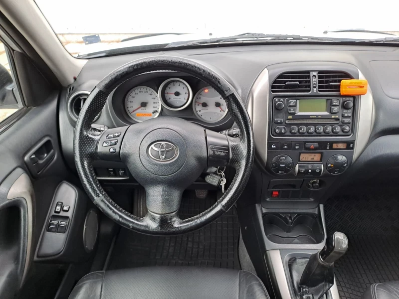 Toyota Rav4 2.0 D4D, снимка 13 - Автомобили и джипове - 47565018