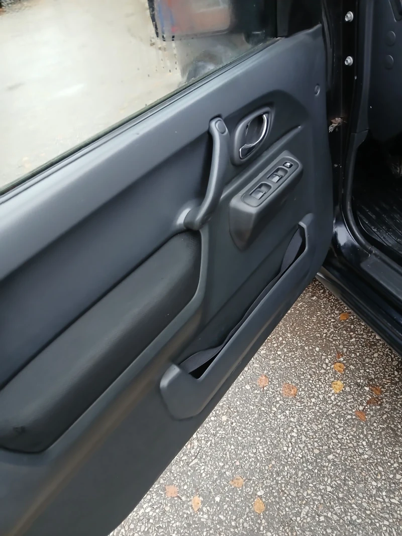 Suzuki Jimny 1.3 i, снимка 8 - Автомобили и джипове - 52959353