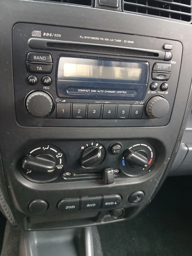 Suzuki Jimny 1.3 i, снимка 10 - Автомобили и джипове - 52959353