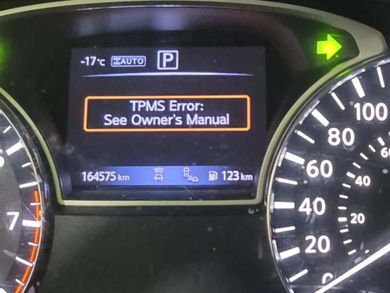 Nissan Pathfinder * SV TECH * CARFAX * , снимка 10 - Автомобили и джипове - 53304101