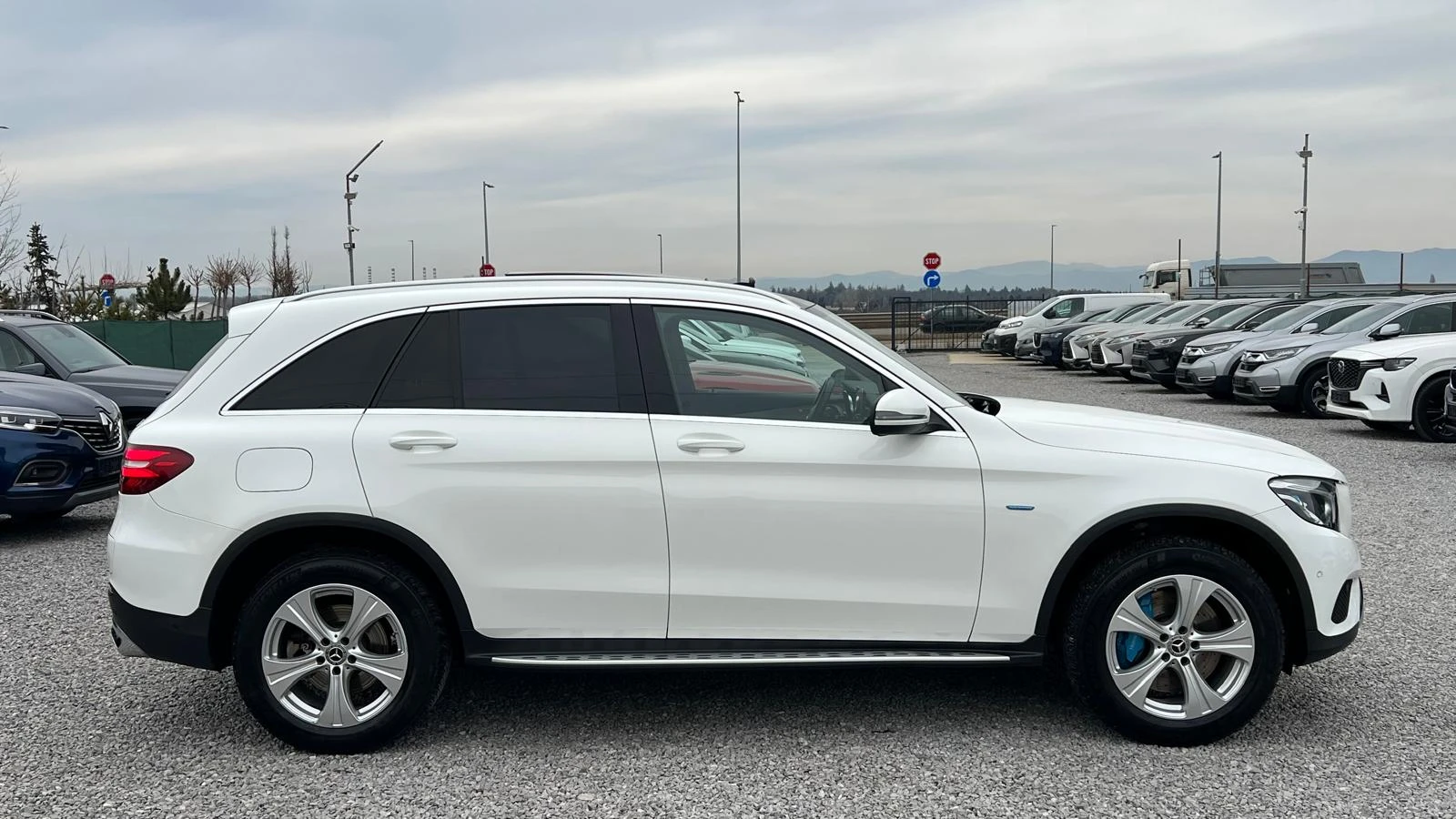 Mercedes-Benz GLC 350е 4Matic Панорама Нави Кожа Подгрев Камера LED, снимка 6 - Автомобили и джипове - 53747953